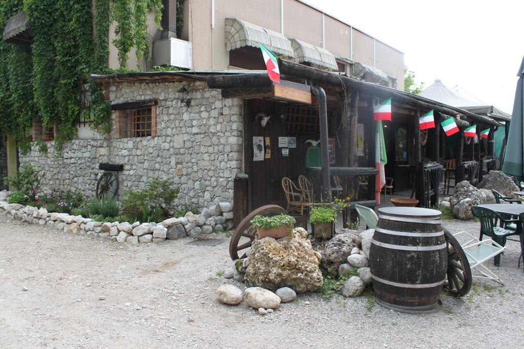 Agriturismo Al Ranch Castello dʼAviano Eksteriør bilde