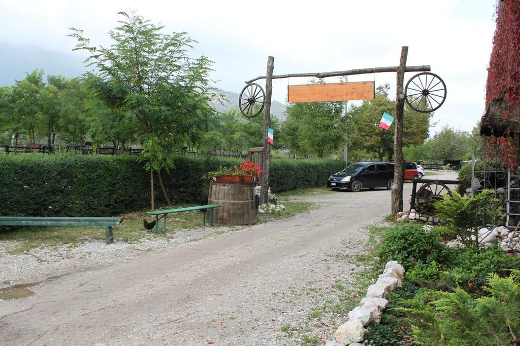 Agriturismo Al Ranch Castello dʼAviano Eksteriør bilde