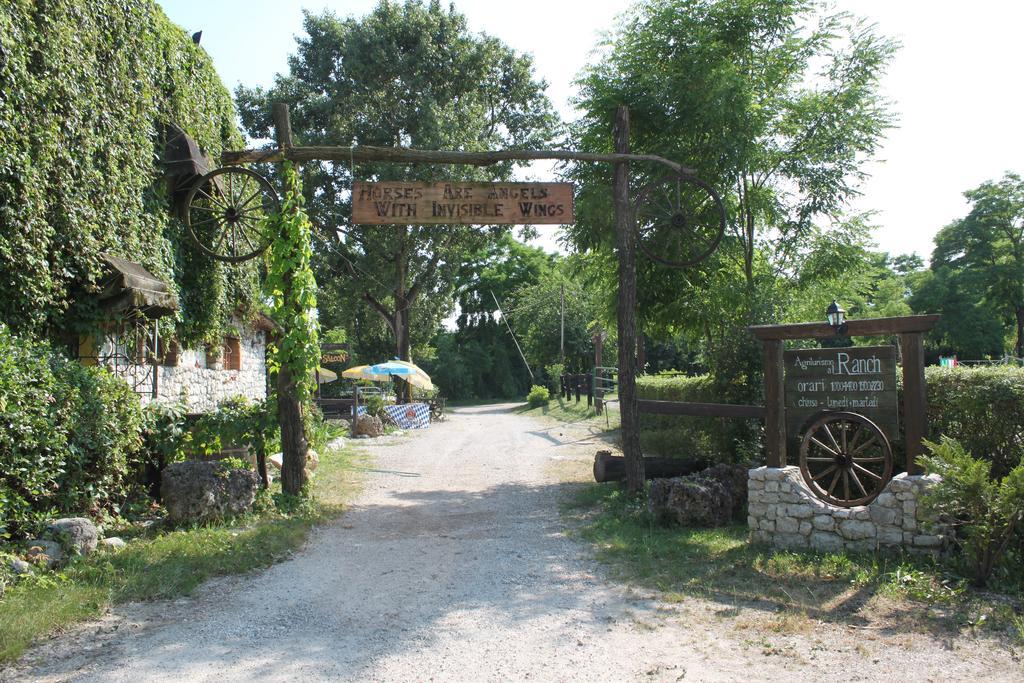 Agriturismo Al Ranch Castello dʼAviano Eksteriør bilde