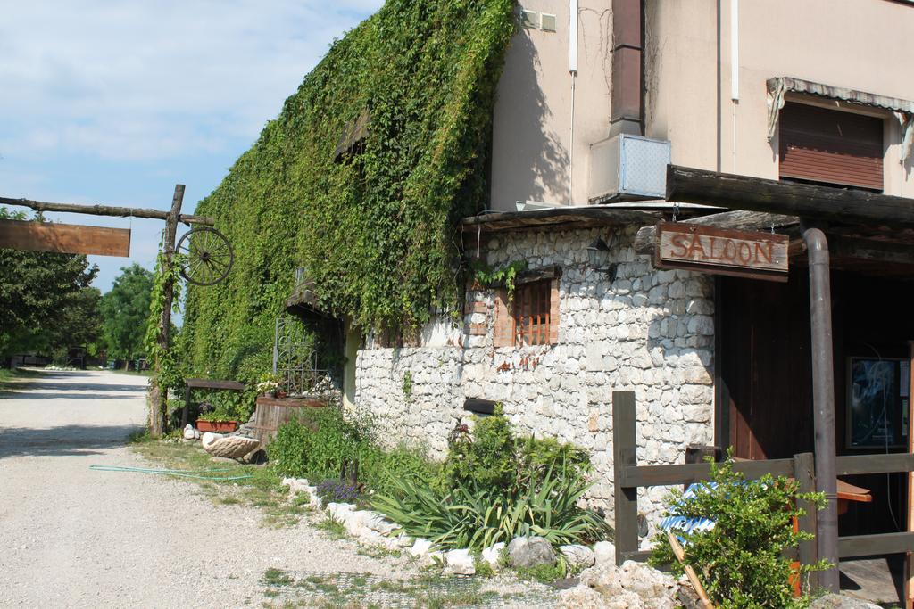 Agriturismo Al Ranch Castello dʼAviano Eksteriør bilde